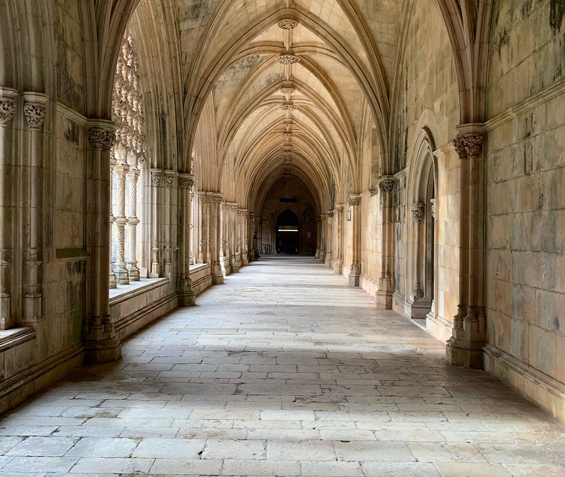 Mosteiro da Batalha: Riqueza Arquitetônica e Histórica