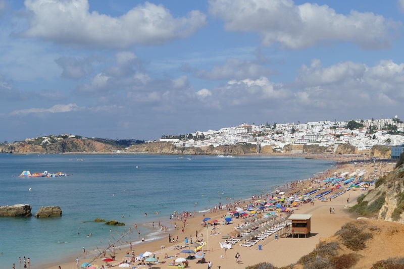 Praia dos pescadores no Algarve