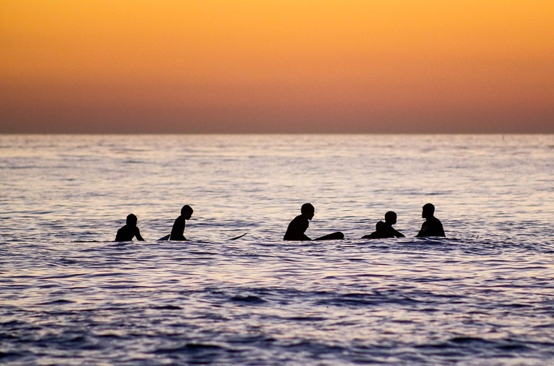 Praia de Carcavelos é ideal para prática de surfe