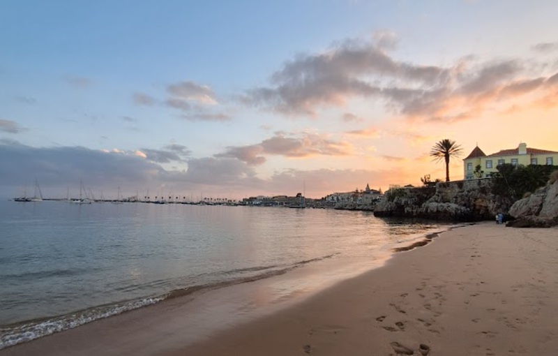 Praia da Conceição da baía de Cascais entre as melhores praias da região