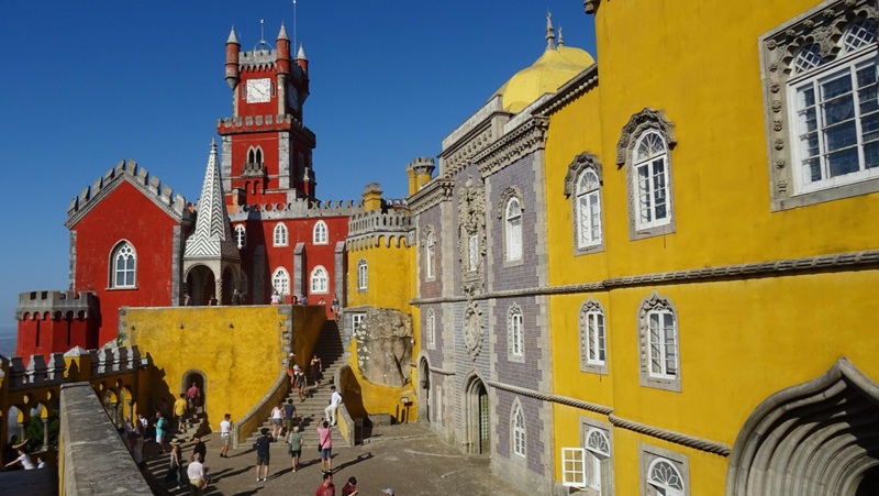 Arquitetura e detalhes únicos do Castelo da Pena em Sintra