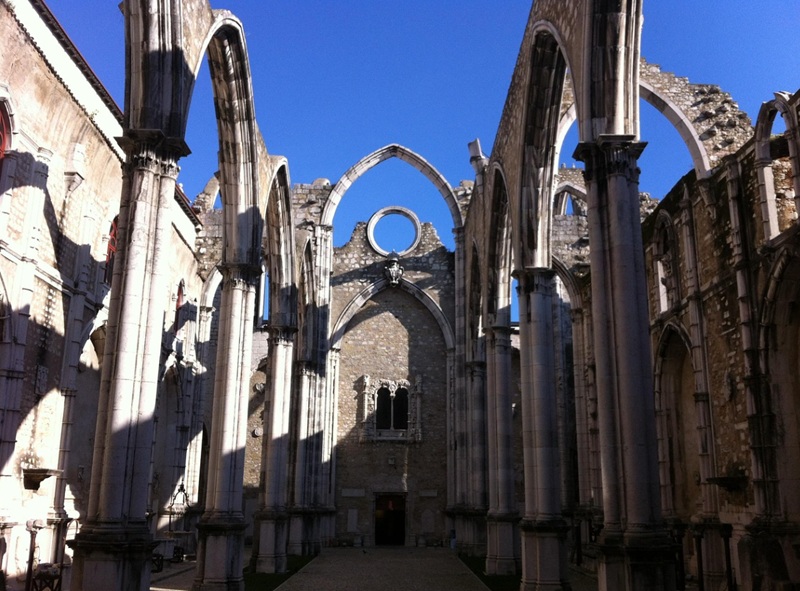 Ruínas do Carmo no Largo do Carmo em Lisboa