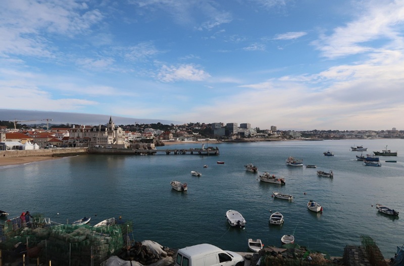 Condomínio e comunidades de luxo na linha de Cascais