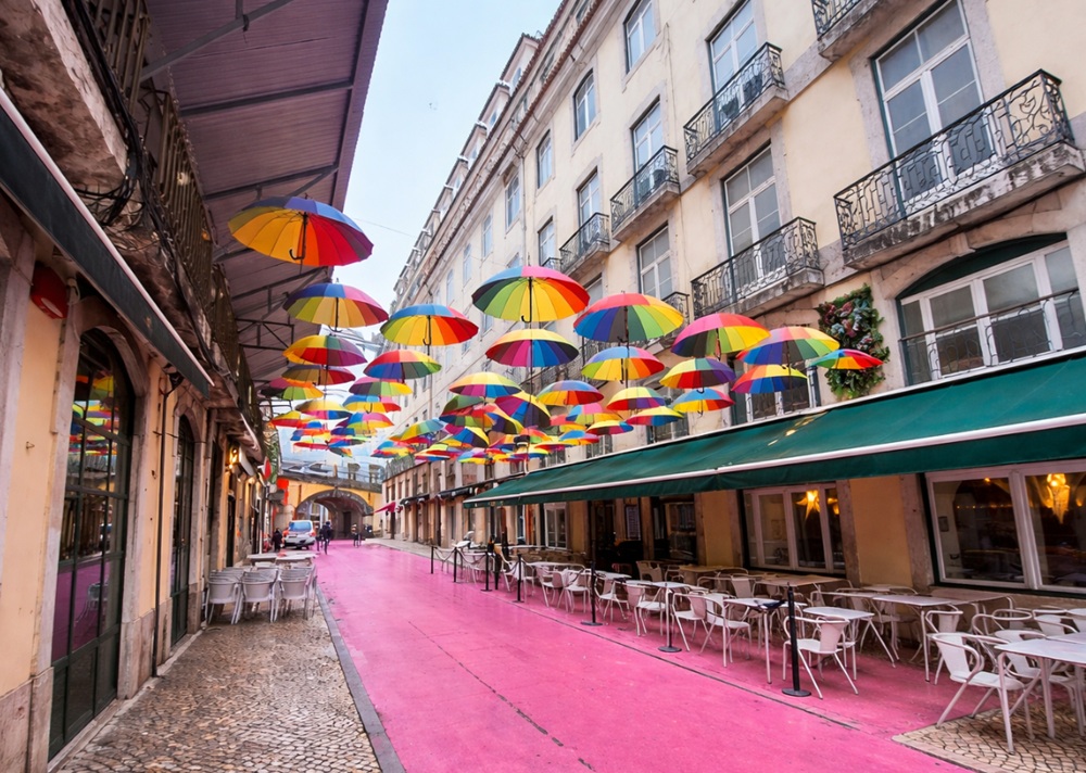 Conheça a Pink Street, a badalada Rua Cor-de-Rosa de Lisboa