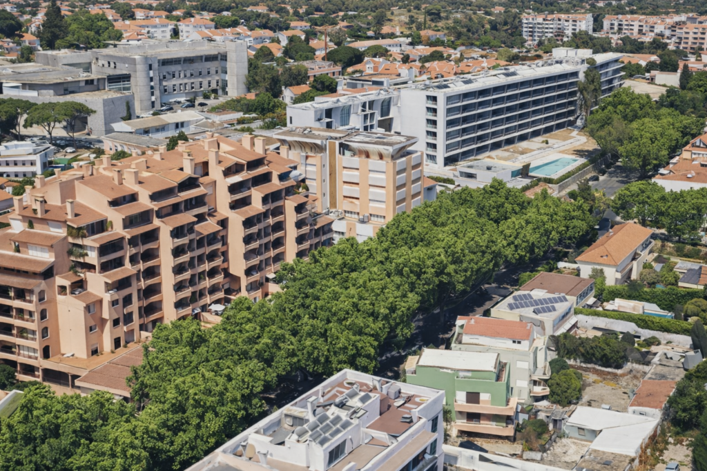 Avenida 25 de Abril emCascais: O Eixo entre o Centro e os Bairros Residenciais