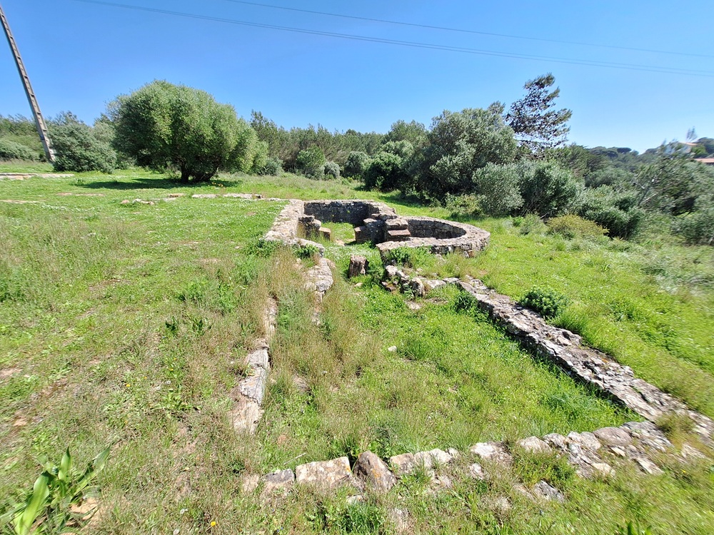 Vestígios do complexo termal da Villa romana de Casais Velhos, onde funcionavam os antigos banhos romanos, na Areia, Cascais