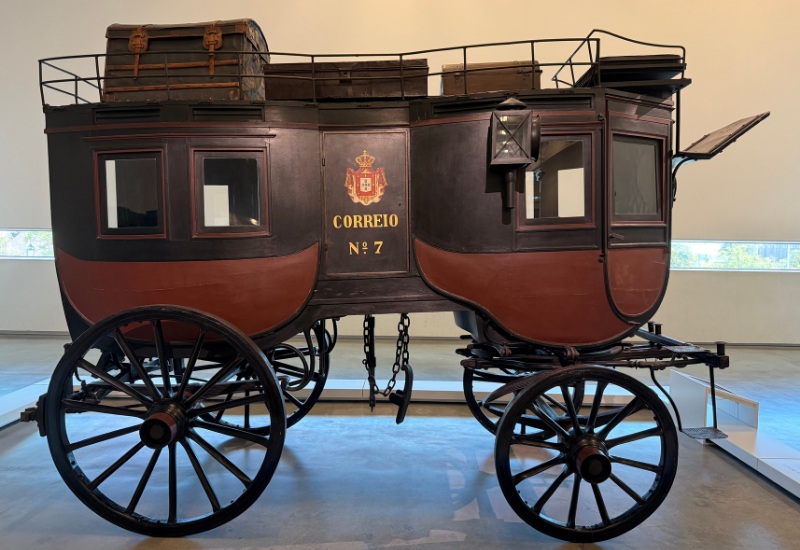 Mala-Posta, carruagem dos Correios no Museu Nacional dos Coches em Lisboa